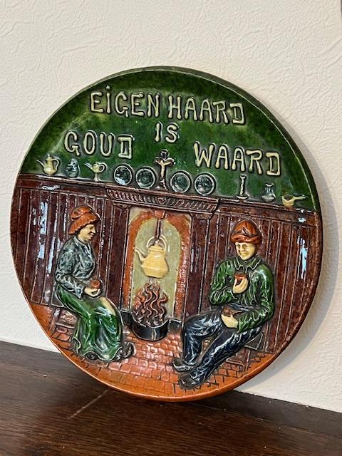 Assiette Flamande Eigen haard is goud waard, Antiquités & Art, Antiquités | Céramique & Poterie, Enlèvement