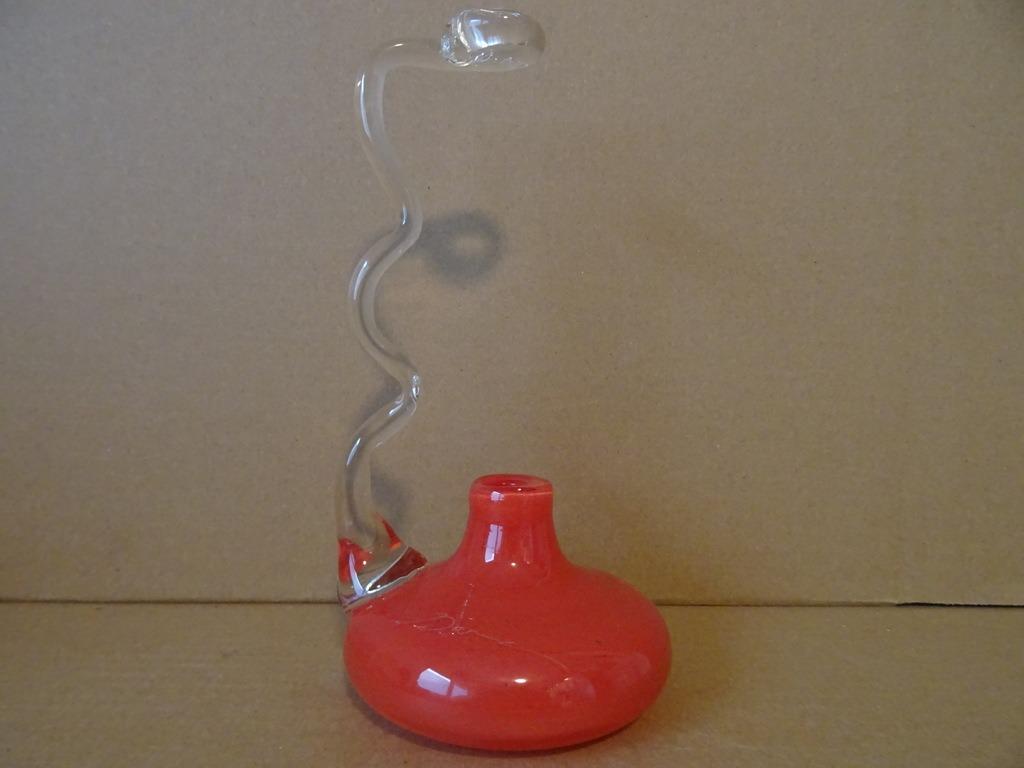 Vintage vaas rozenvaas 21cm Gesigneerd Jan ? mondgeblazen, Huis en Inrichting, Ophalen of Verzenden, Zo goed als nieuw, Overige kleuren