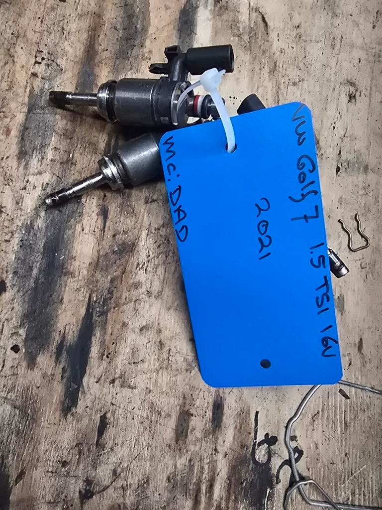 Injector vw golf 7 1.5 TSI   04E906036AD, Ophalen of Verzenden