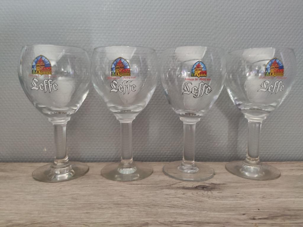 verre Leffe, Chimay, Gordon Finest Gold - beers, pied vert, Enlèvement ou Envoi, Neuf, Verre ou Verres, Leffe