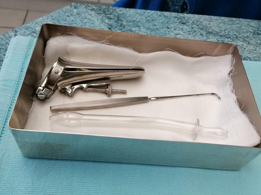 Medisch antiek,gynaecologie speculum,irrigator,curette,kist, Ophalen of Verzenden