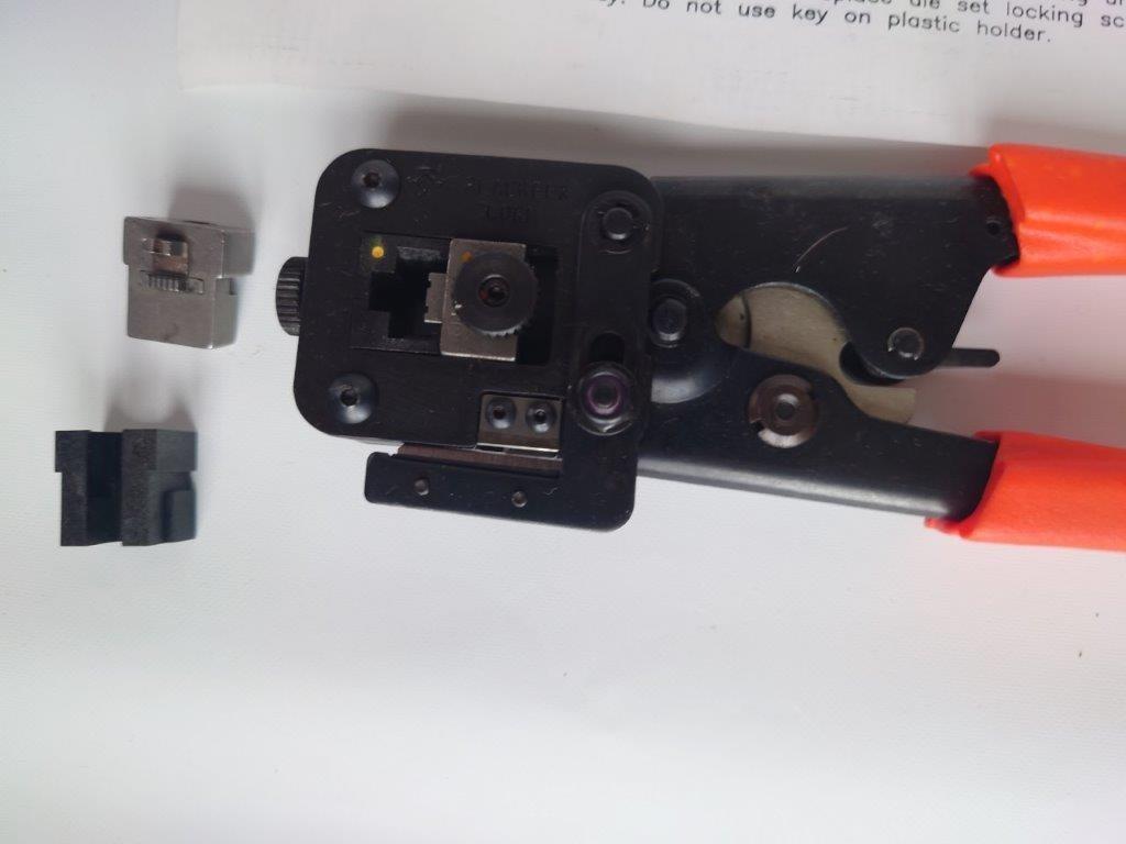 Pince à sertir connecteurs RJ-45, Enlèvement ou Envoi, Comme neuf