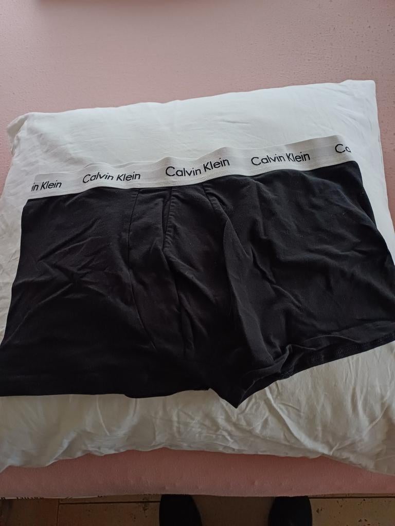 Boxers Calvin Klein, Enlèvement