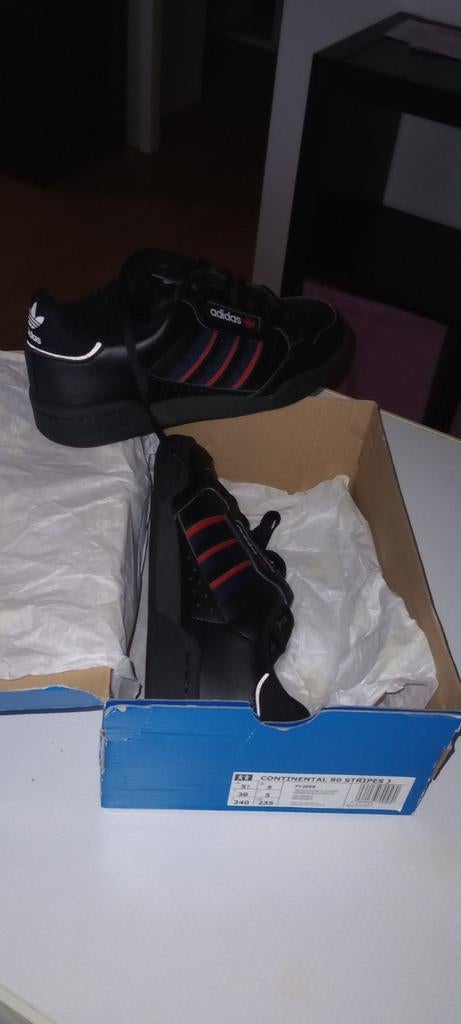 Adidas taille 38 neuve, Enlèvement ou Envoi, Neuf