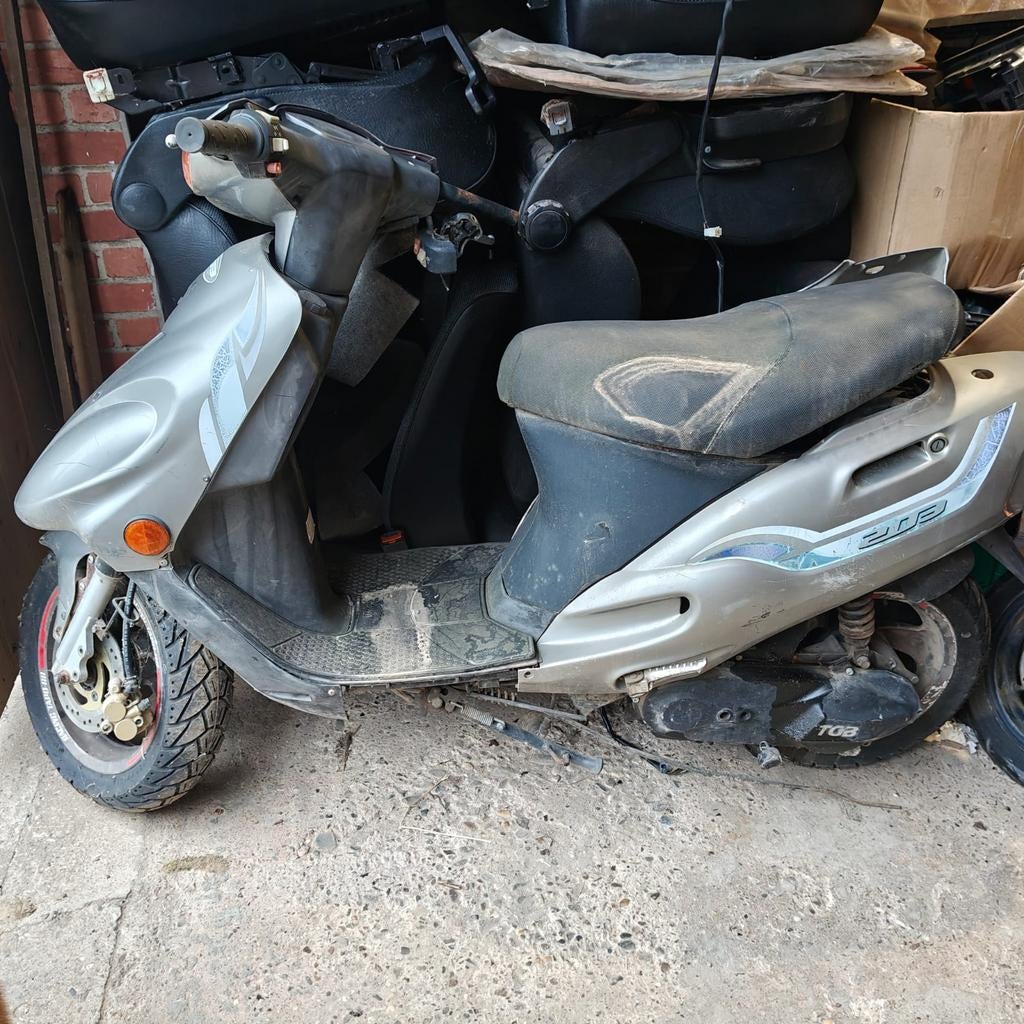 Tgb 50cc 2takt scooter alle onderdeelen apart beschikbaar, Fietsen en Brommers, Ophalen of Verzenden
