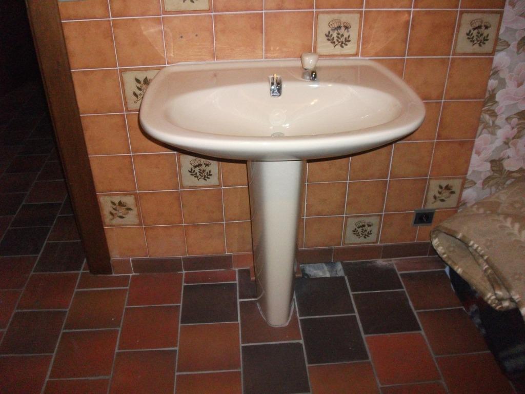 unique; lavabo en porcelaine beige bahama avec colonne sur p, Enlèvement, Comme neuf, Lavabo