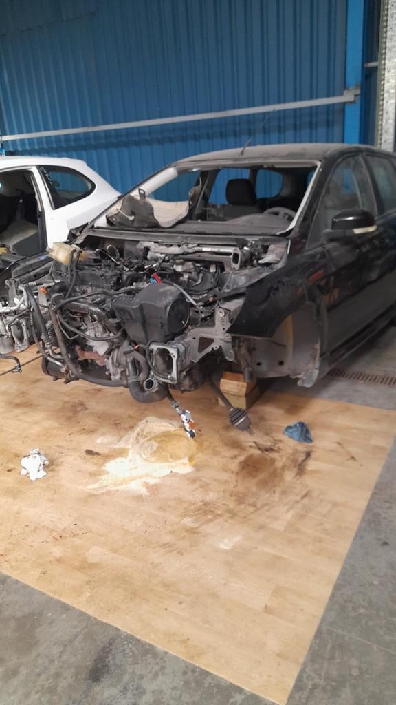 Pièces de 2 FORD FOCUS 2 1600 Tdci  BREAKS // 5060 AUVELAIS, Enlèvement, Utilisé, Arrière, Ford
