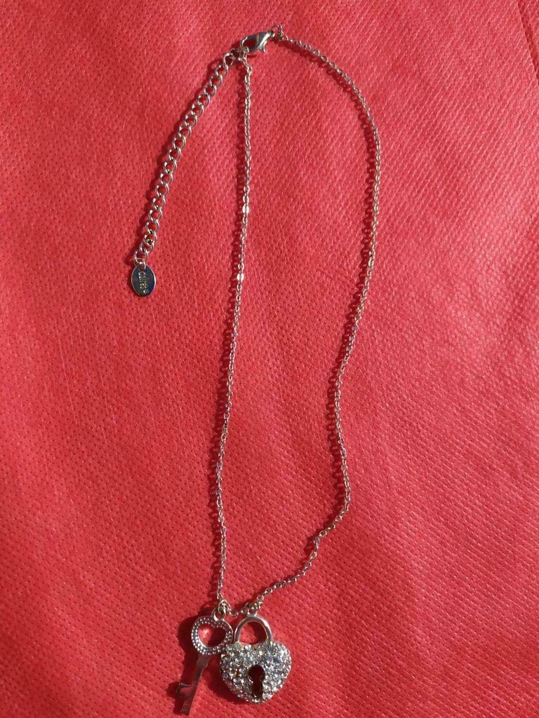 Collier pendentif cœur et clé avec brillants, Bijoux, Sacs & Beauté, Colliers, Gris, Enlèvement ou Envoi, Comme neuf, Autres matériaux