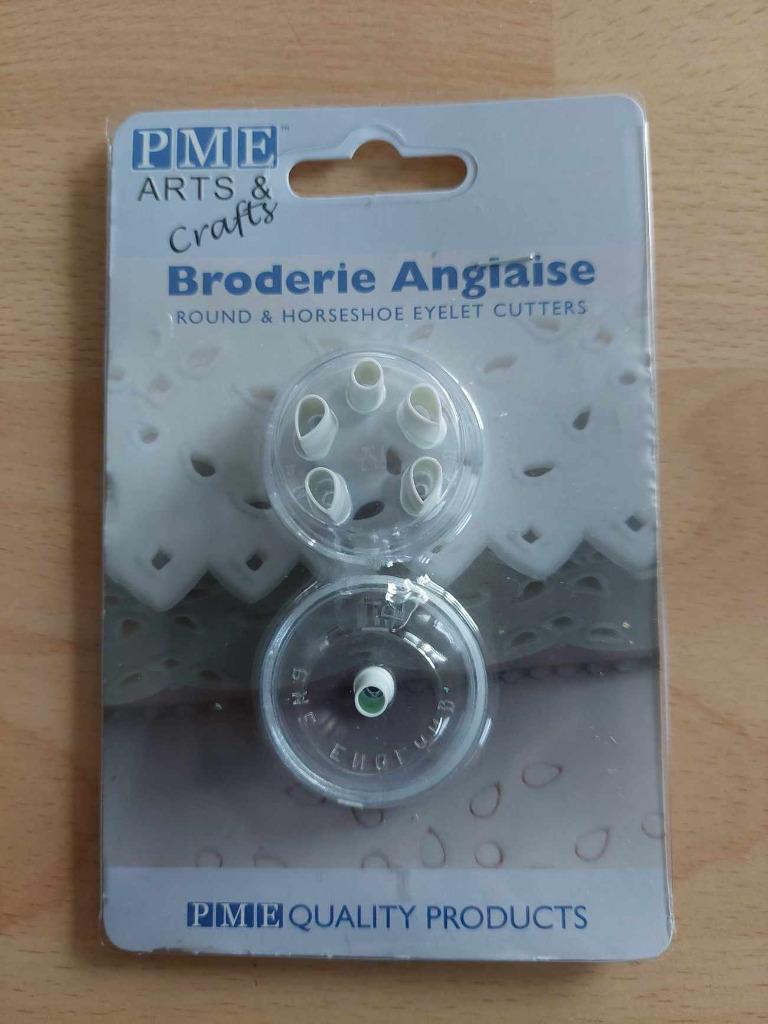 PME Broderie Anglaise Round & Horseshoe Eyelet Cutters, Ophalen of Verzenden, Zo goed als nieuw, Taarten of Cupcakes, Overige typen