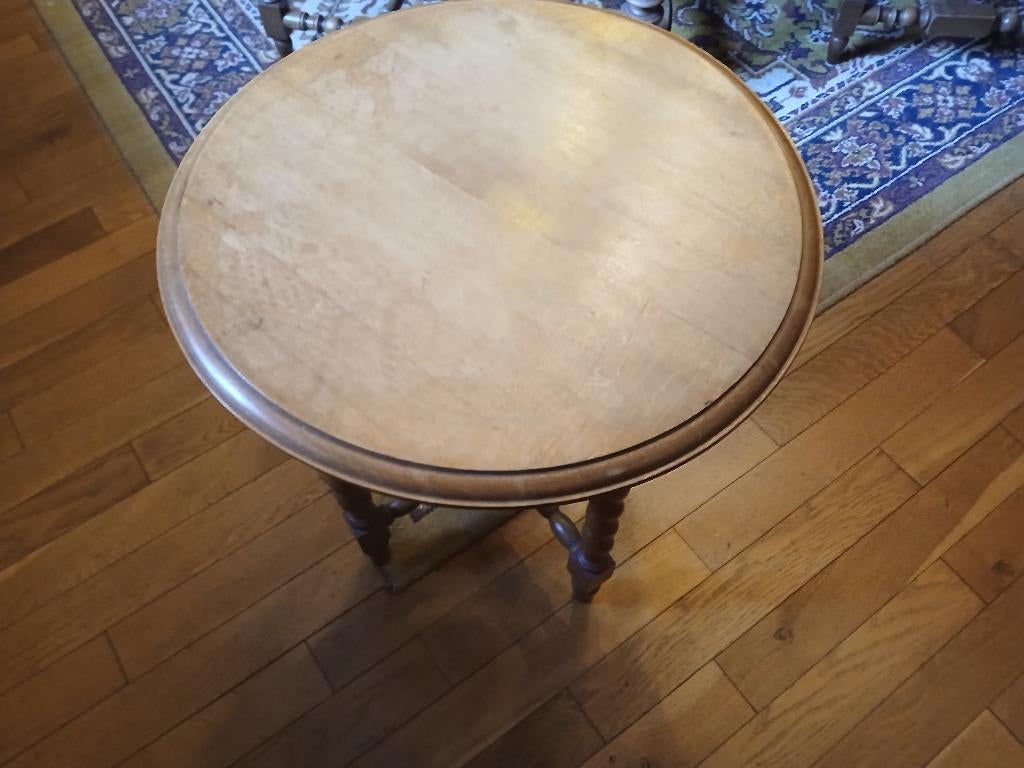 Petite table ronde d'appoint, Enlèvement
