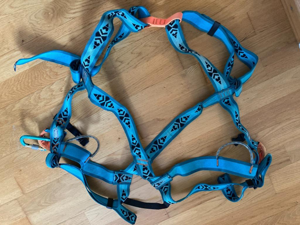 2 klimharnassen Petzl, Sport en Fitness, Ophalen, Gebruikt