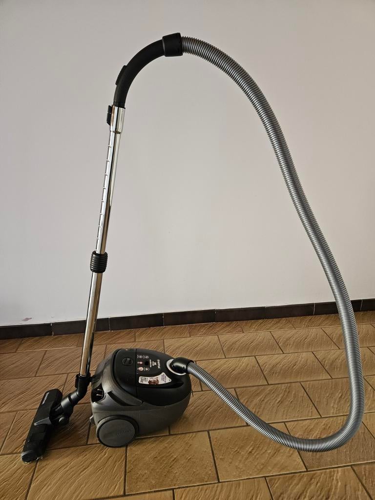 Nilfisk stofzuiger, Elektronische apparatuur, Stofzuiger, Nieuw, Minder dan 1200 watt, Ophalen