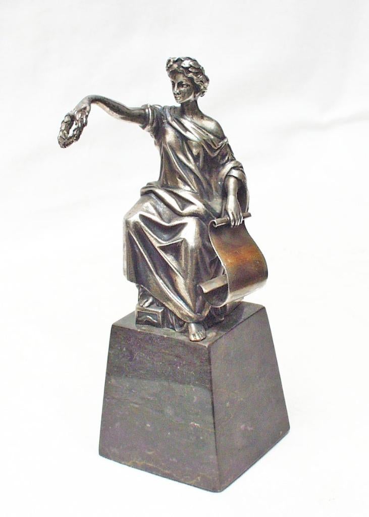 Figure en argent sur le trône., Antiquités & Art, Antiquités | Argent & Or, Argent, Enlèvement ou Envoi