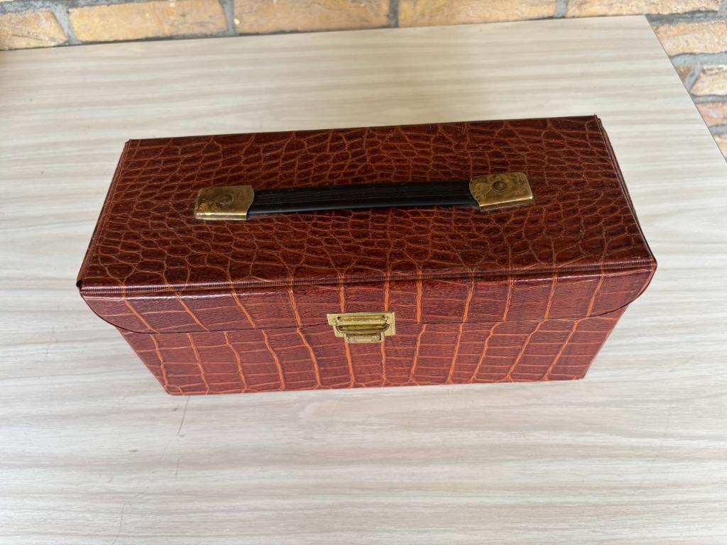 vintage valiesje voor 8-tracks, Handtassen en Accessoires, Koffers, Ophalen, Slot, Zo goed als nieuw, Minder dan 35 cm