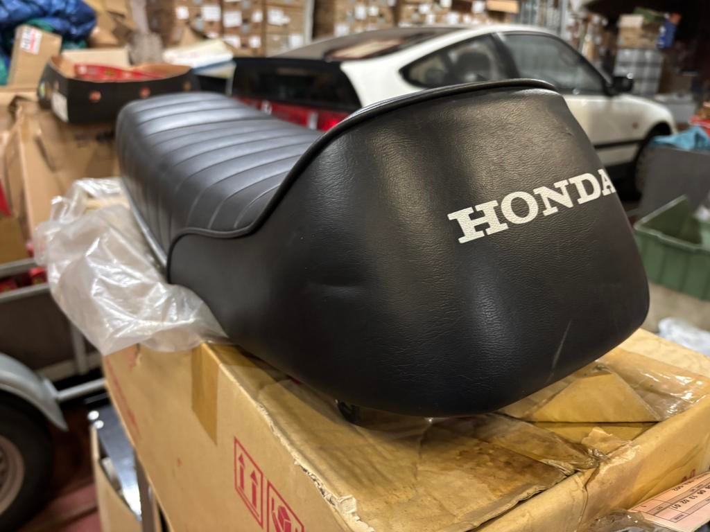 Nouvelle selle Giuliari Honda CB100 et CB125S (1), Motos, Enlèvement ou Envoi, Neuf