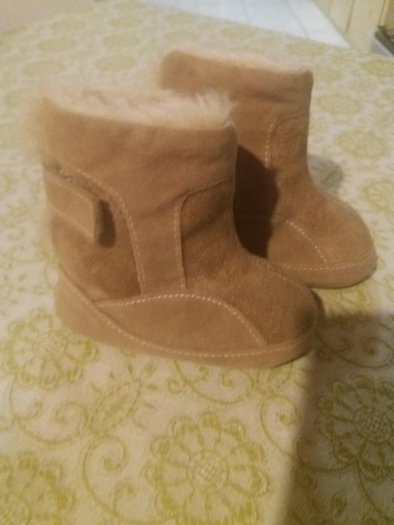 Nouveau : bottines bébé, cuir de daim et laine., Enlèvement ou Envoi, Neuf, Garçon ou Fille, Bottines