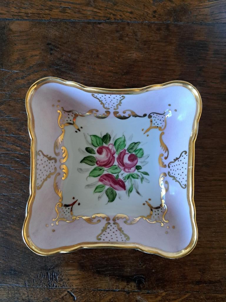 Porseleinen schaaltje met floraal decor, Ophalen