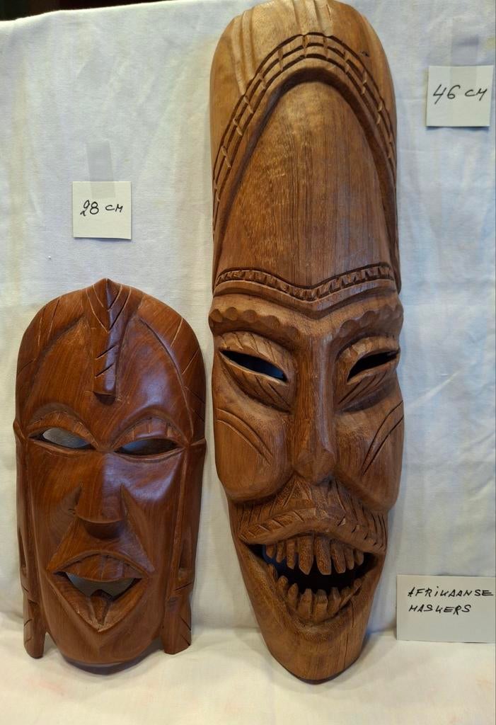 Afrikaanse maskers (ook afzonderlijk te koop), Ophalen