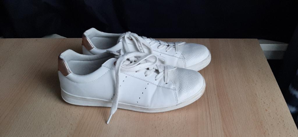 Schoenen maat 43, Wit, Ophalen of Verzenden, Sneakers, Trend One