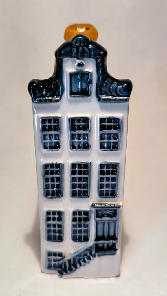 KLM huisje nr. 46 Begijnhof 27 te Amsterdam, Verzamelen, Ophalen