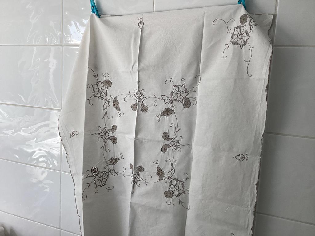 Petite nappe brodée avec serviettes, Enlèvement ou Envoi, Utilisé, Carré, Intérieur