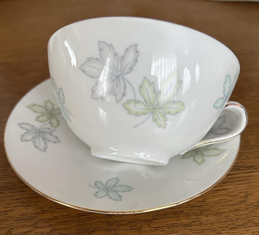 Vintage Koffieservies 12 personen met blaadjesmotief, Huis en Inrichting, Keuken | Servies, Ophalen, Zo goed als nieuw, Overige stijlen