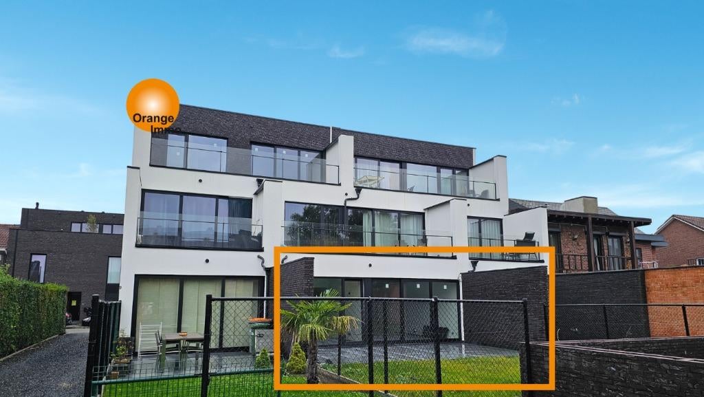 Gelijkvloers appartement met zonnig terras en tuin., 75 m², Maasmechelen, Jusqu'à 200 m², 2 pièces