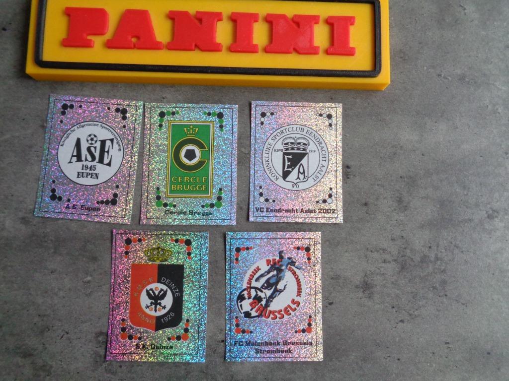PANINI FOOTBALL 2004 STICKERS 5X VOETBAL BADGES, Verzenden