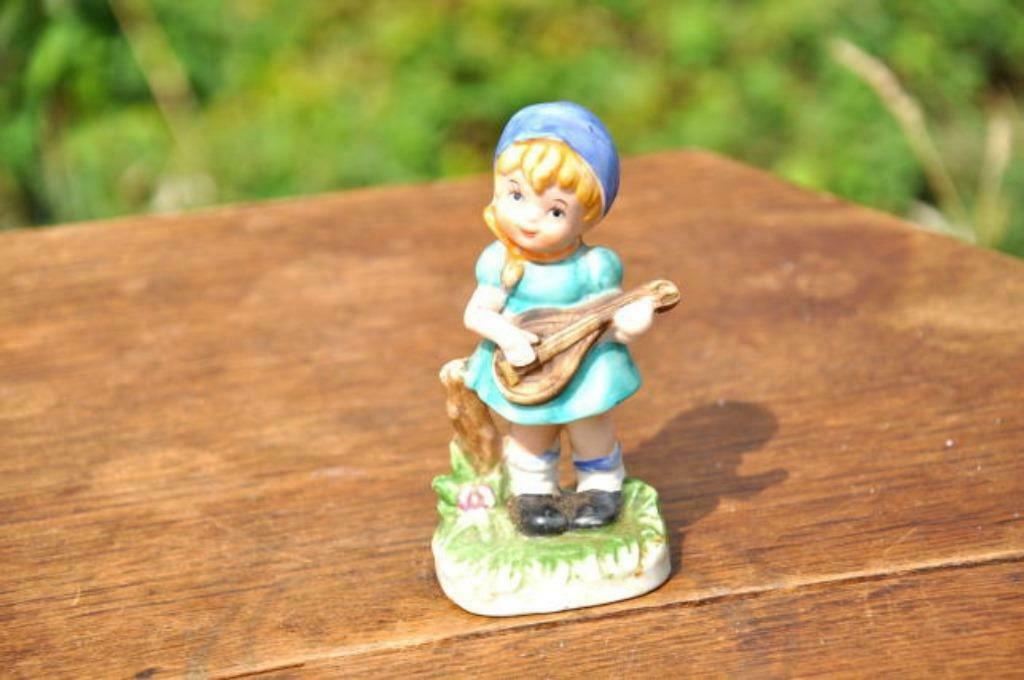 statue biscuit fillette a la mandoline, Antiquités & Art, Enlèvement ou Envoi