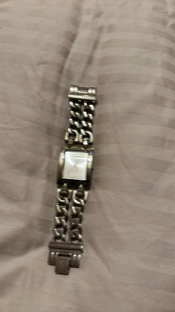 Horloge raden, Handtassen en Accessoires, Horloges | Dames, Ophalen of Verzenden, Zo goed als nieuw, Guess