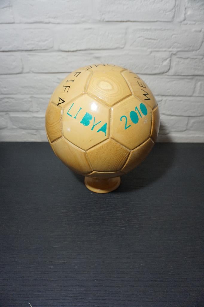 UNIEK FIFA voetbal trofee van libya 2010 van moamar khadaffi, Ophalen of Verzenden