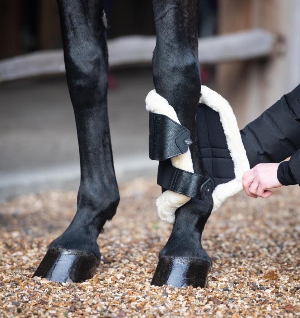 LeMieux Fleece Edged Mesh Brushing Boots Naturel M+L+XL SALE, Ophalen of Verzenden, Nieuw, Rijden