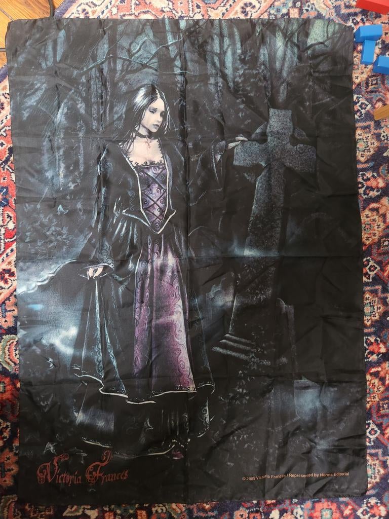Doek Gotic Victoria Frances, Enlèvement
