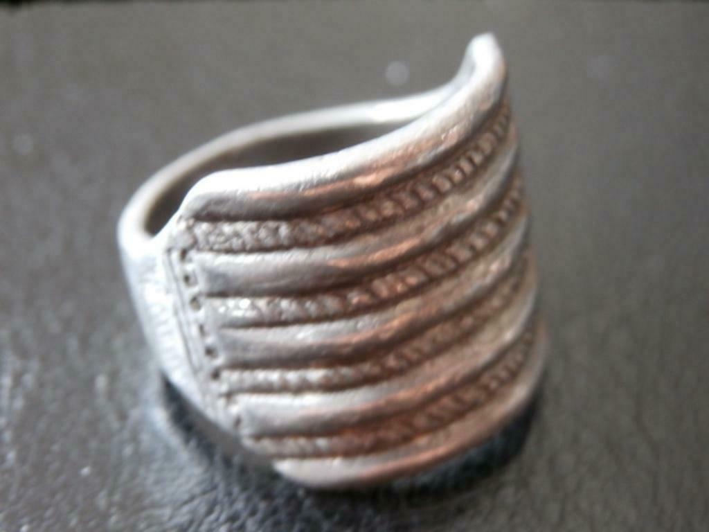 Tinnen vintage ring, Handtassen en Accessoires, Ringen, Overige materialen, Gebruikt, Ophalen of Verzenden, Kleiner dan 17