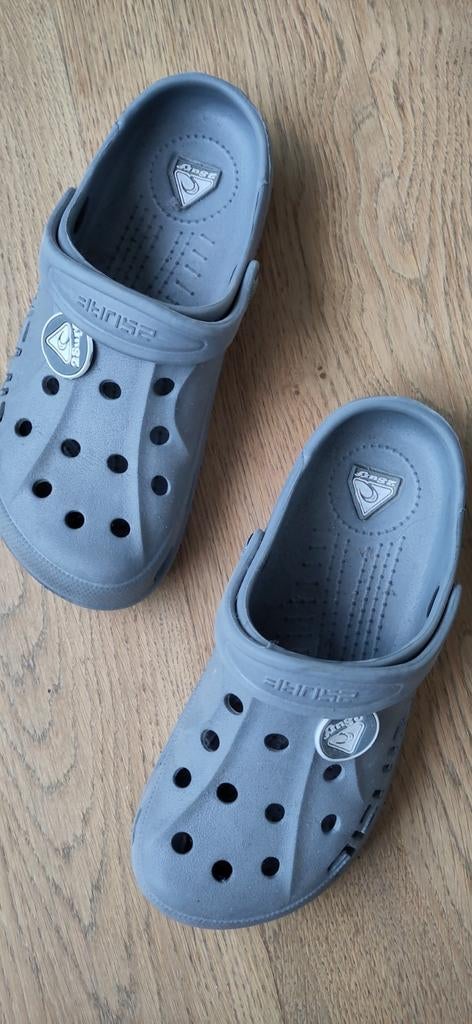 Sandales grises de type "Crocs" 38, Garçon ou Fille, 2Surf, Comme neuf, Enlèvement