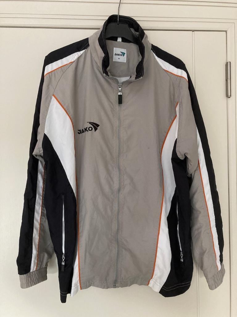 2 mooie sportieve jassen JAKO en Jack & Jones. Medium., Maat 48/50 (M), Ophalen of Verzenden, Zo goed als nieuw, Jako