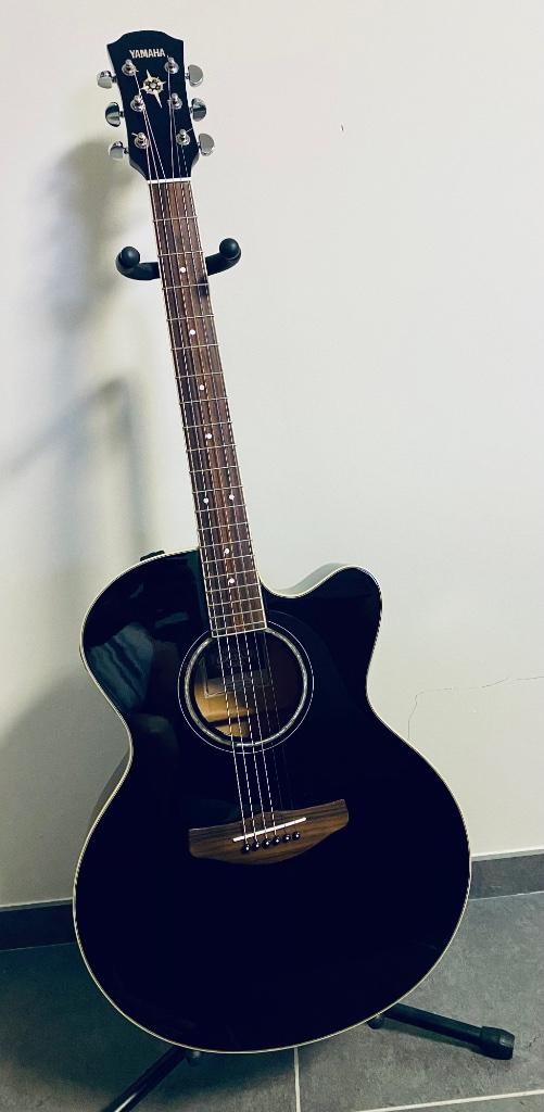 Akoestische gitaar Yamaha zwart, Ophalen, Zo goed als nieuw, Western- of Steelstringgitaar