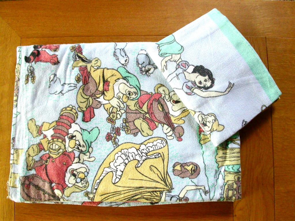 Draps housse et taie "Blanche Neige" en flanelle, 1 personne, Maison & Meubles, Enlèvement ou Envoi, Utilisé, Une personne, Drap-housse ou Taie d'oreiller