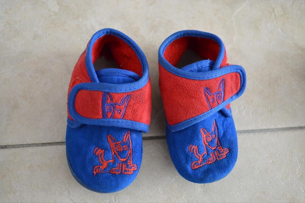 Chaussons chaussons chaussures bébé taille 22, Enfants & Bébés, Vêtements de bébé | Chaussures & Chaussettes, Garçon ou Fille