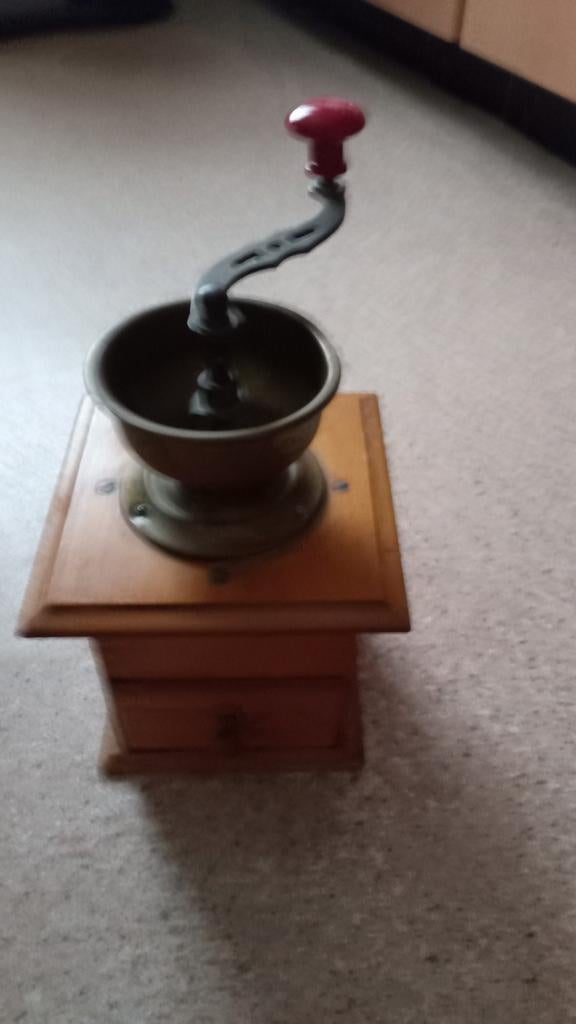 Mooie oude koffie molen, Enlèvement