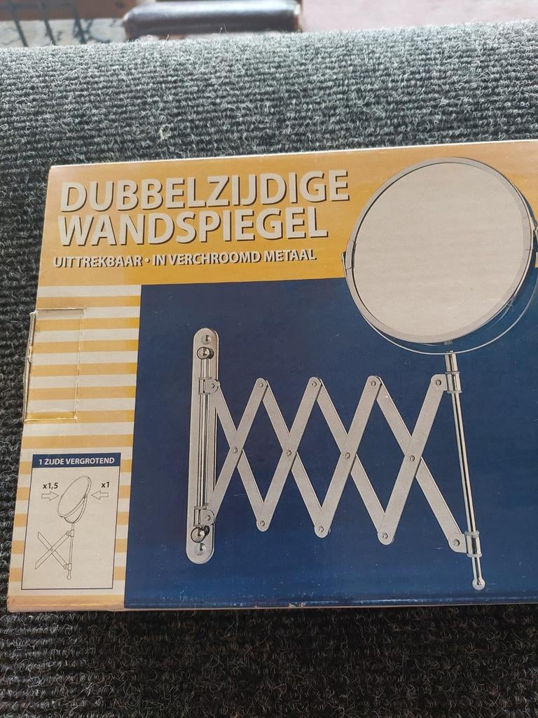 Dubbelzijdige wandspiegel., Hobby en Vrije tijd, Vergrootglazen, Loepen en Loeplampen, Ophalen of Verzenden, Nieuw