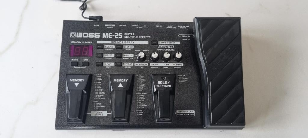 Boss ME 25 Multi-effect, Muziek en Instrumenten, Effecten, Ophalen of Verzenden, Gebruikt, Multi-effect
