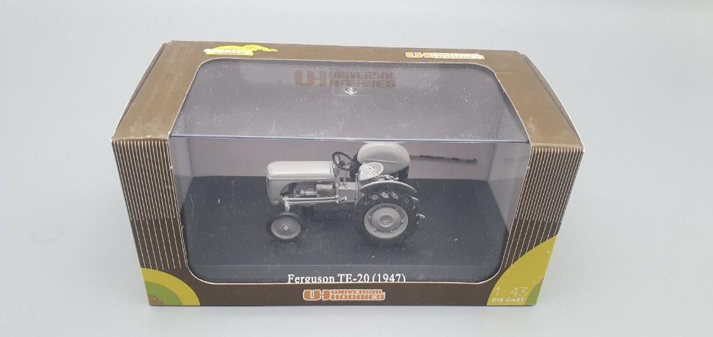 1:43 UH Universal Hobbies Massey Ferguson TE-20 1947 Traktor, Hobby & Loisirs créatifs, Voitures miniatures | 1:43, Comme neuf