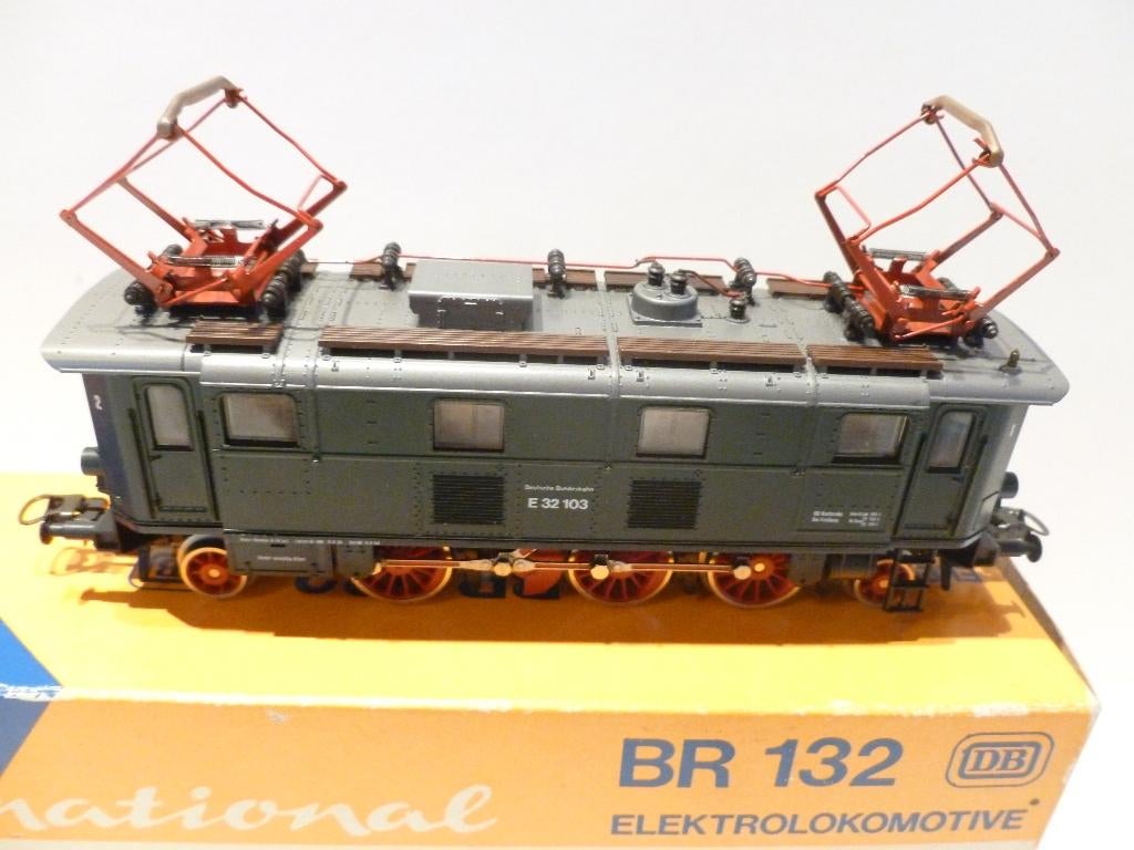TRAINS HO, Enlèvement ou Envoi, Comme neuf, Roco, Courant continu