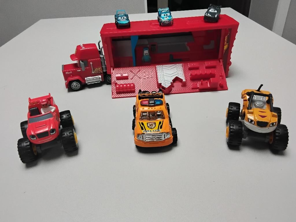 Disney Pixar Cars Mack Transformerende speelset: Bundelprijs, Ophalen, Zo goed als nieuw