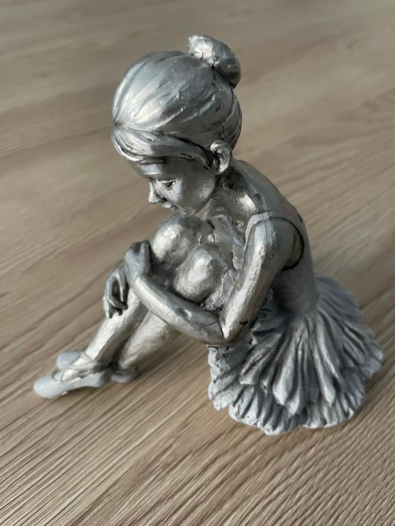 Ballerina beeldje J-line, Enlèvement