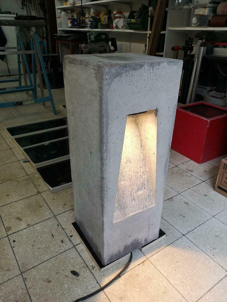 1 BETONNEN TUINPAALTJE MET LED-SPOT - DIY - INDUSTRIAL ART, Ophalen, Overige materialen, Minder dan 50 watt, Nieuw