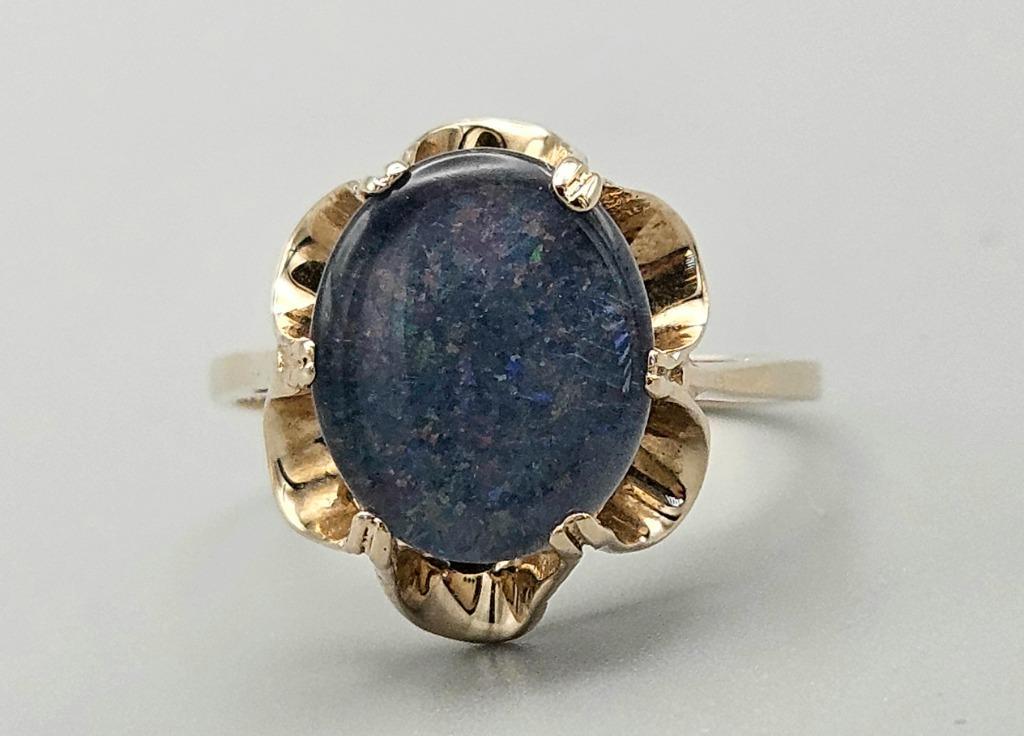 Gouden Vintage ring met edelsteen opaal. 2025/98, Handtassen en Accessoires, Antieke sieraden, Ring, Goud, Met edelsteen, Ophalen of Verzenden