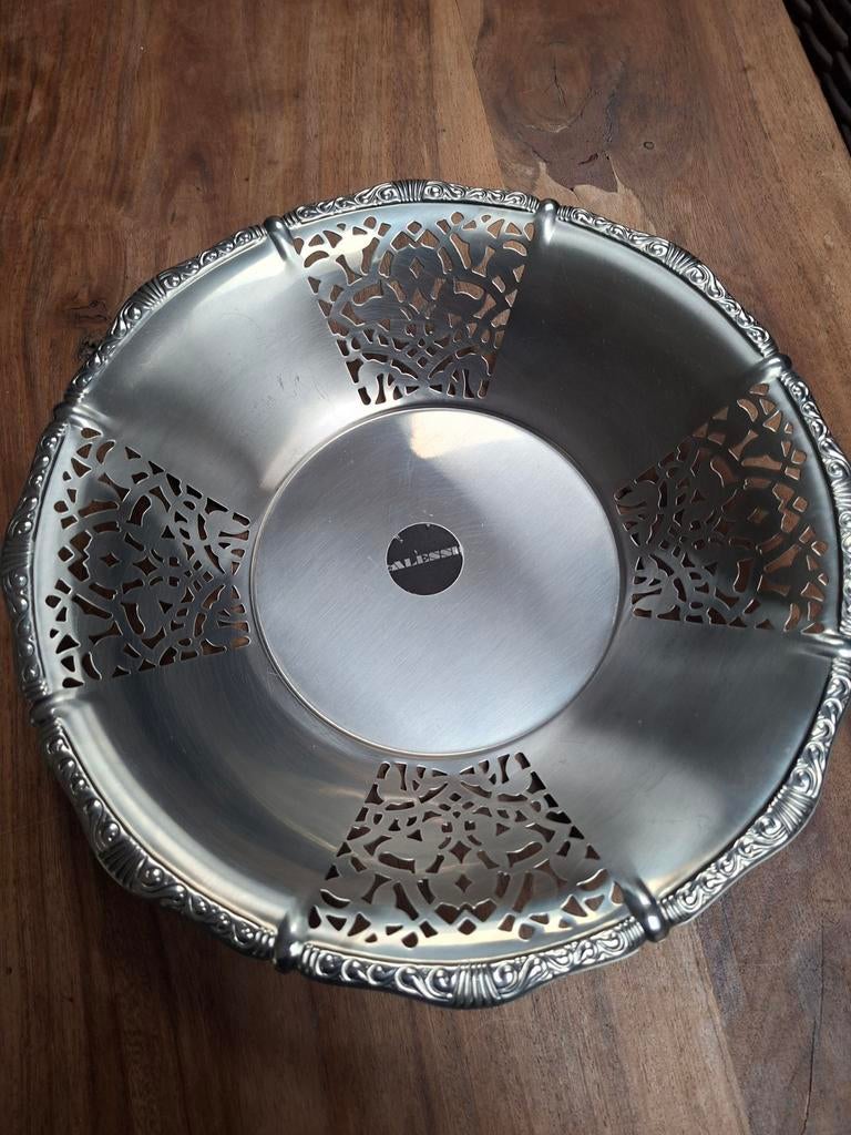 Plat inox Alessi, Enlèvement