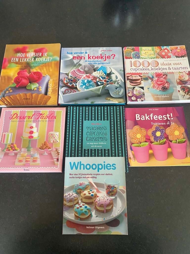 Bakboeken - 7 stuks over allerhande feestgebak, Ophalen of Verzenden, Gelezen, Taart, Gebak en Desserts